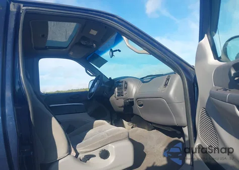 2002 Ford F-150 Lariat/Xl/Xlt z USA, uszkodzony, nr VIN 1FTRX18L82NA32305